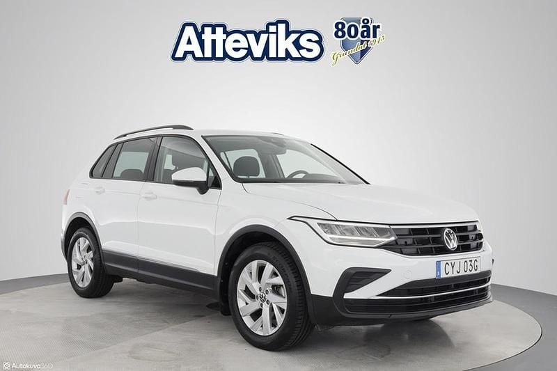 Vit Begagnad 2024 VW Tiguan Life SUV | 299 900 kr (Superpris) - Bild 1/3