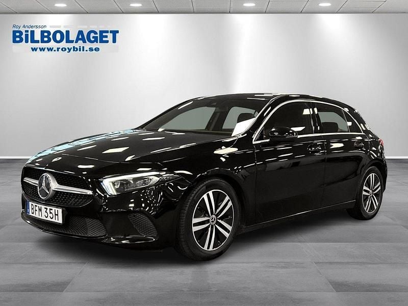 Svart Begagnad 2021 Mercedes A180 Halvkombi | 219 800 kr (Marknadspris) - Bild 1/4