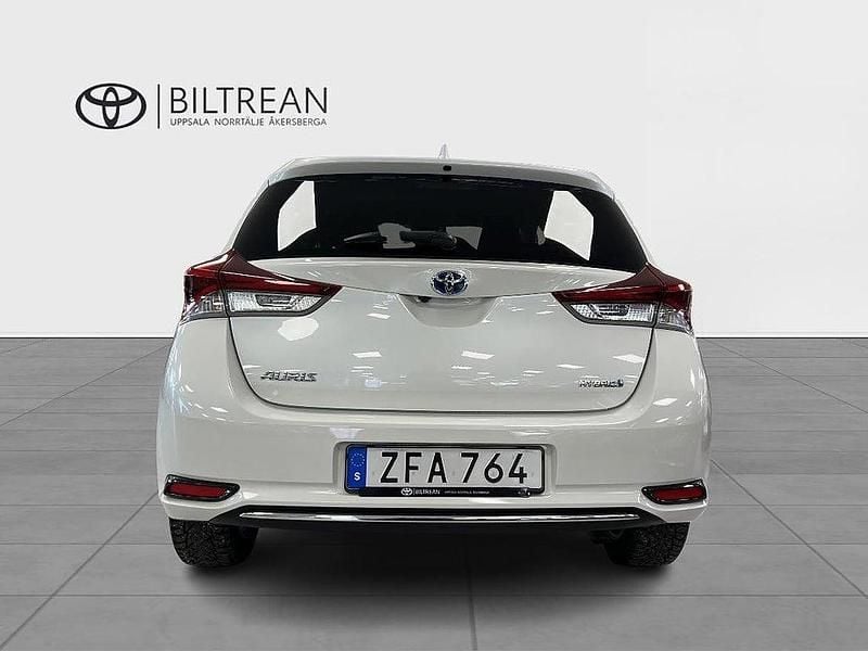 Begagnad Toyota Auris Hybrid Edition 136 HK (100 kW) 2017 Vit Halvkombi