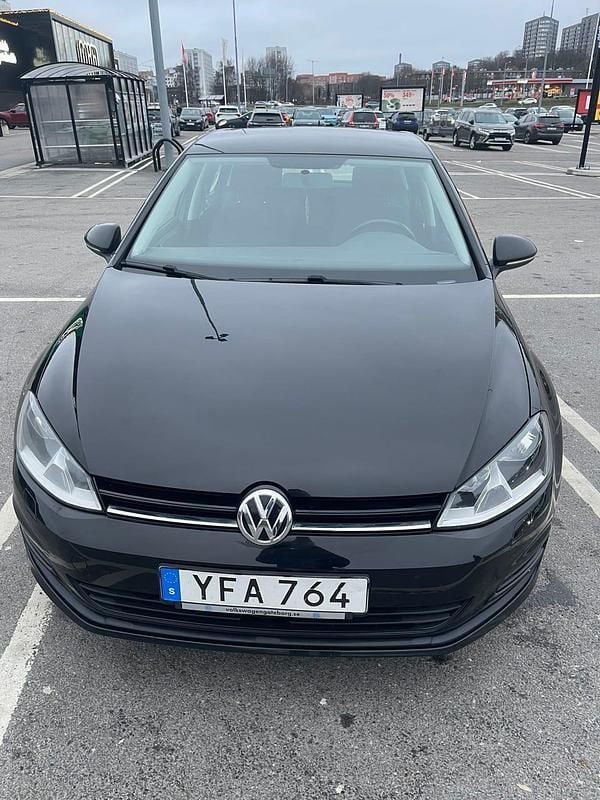 Begagnad VW Golf VII 110 HK (80 kW) 2017 Halvkombi