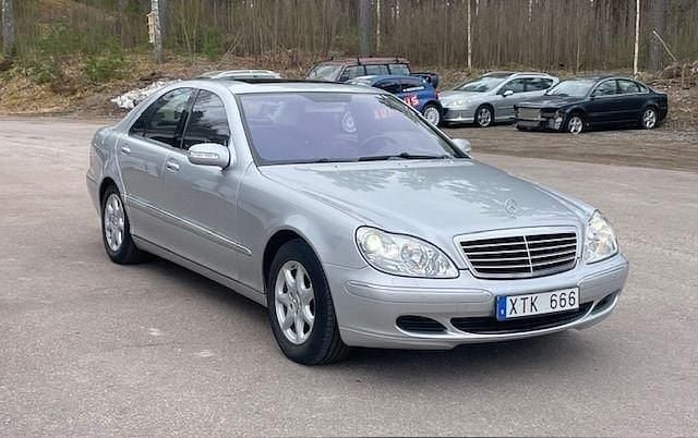 Silver Begagnad 2004 Mercedes S430 Sedan | 118 968 kr - Bild 1/4