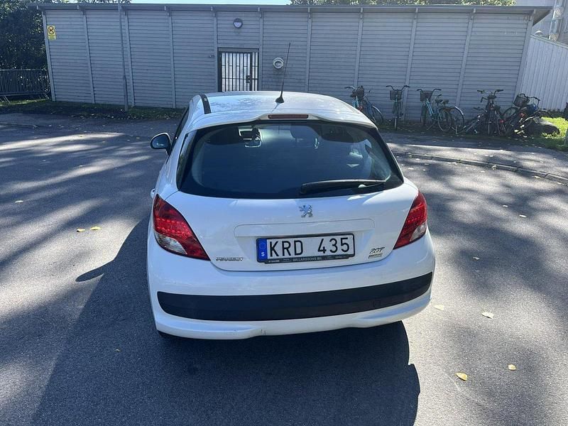 Vit Begagnad 2010 Peugeot 207 Halvkombi | 29 000 kr (Marknadspris) - Bild 1/4