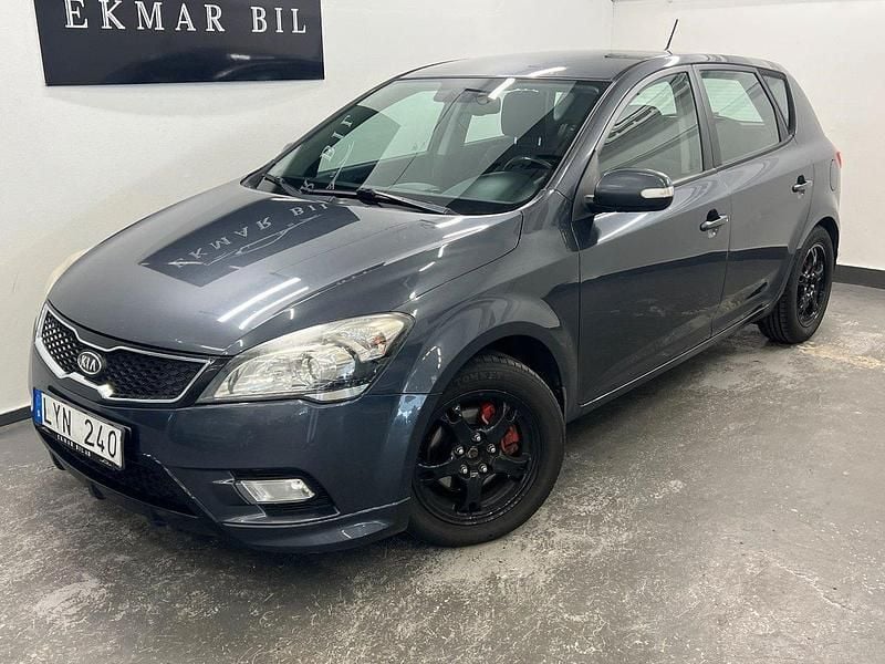 Grå Begagnad 2011 Kia Ceed Halvkombi | 34 900 kr (Marknadspris) - Bild 1/4