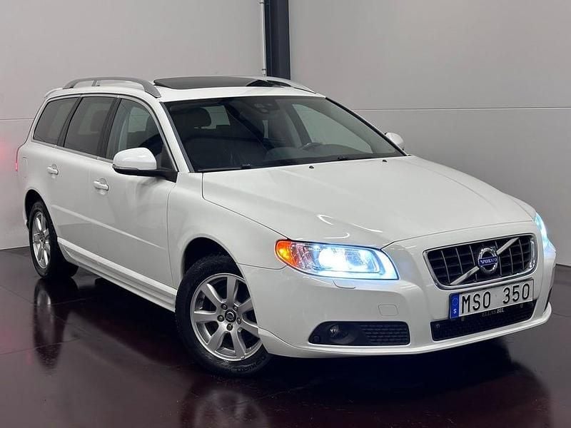 Begagnad Volvo V70 Summum 163 HK (119 kW) 2012 Vit Kombi