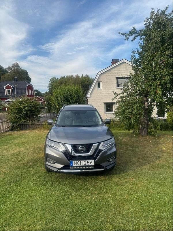 Grå Begagnad 2018 Nissan X-Trail SUV | 159 900 kr (Bra pris) - Bild 1/4