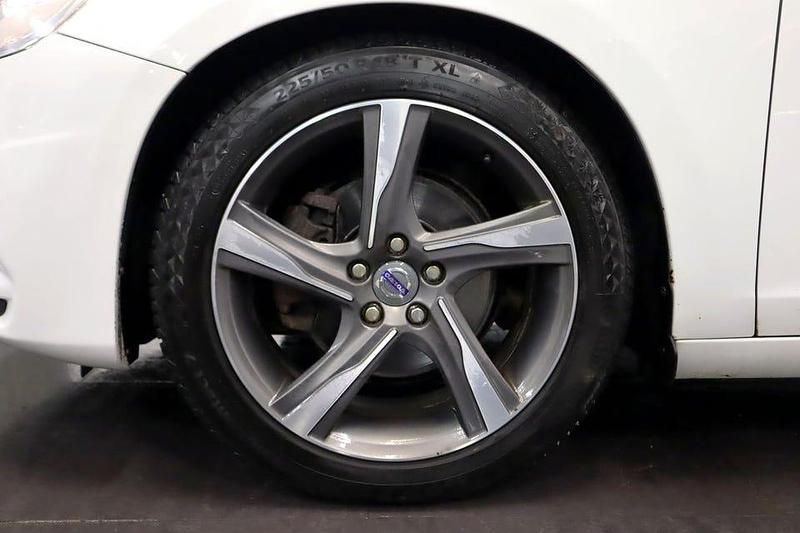 Begagnad Volvo S60 R-Design 163 HK (119 kW) 2013 Vit Sedan