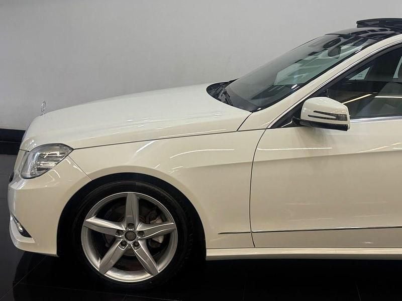 Begagnad Mercedes E220 Avantgarde 170 HK (125 kW) 2009 Vit Sedan