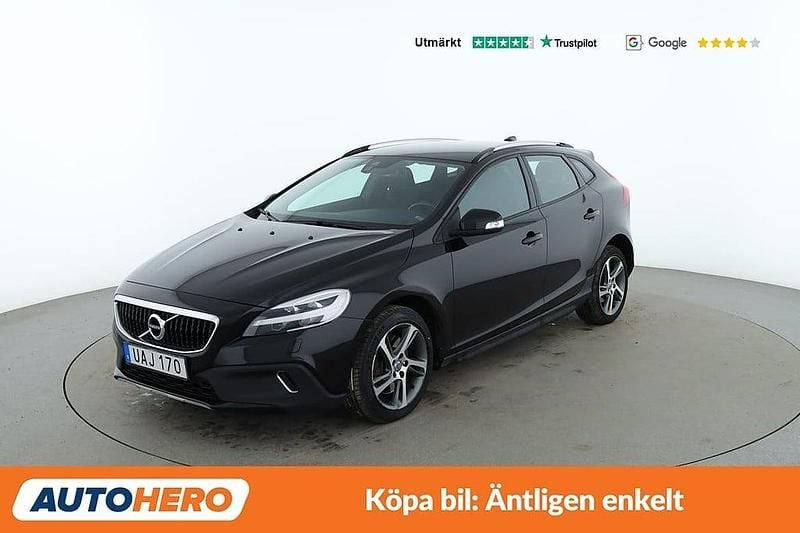 Svart Begagnad 2018 Volvo V40 Kinetic Halvkombi | 182 000 kr (Marknadspris) - Bild 1/4