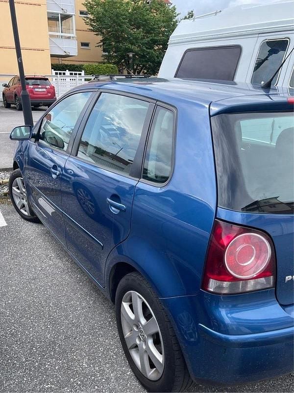 Blå Begagnad 2008 VW Polo Comfortline Halvkombi | 24 000 kr (Bra pris) - Bild 1/4
