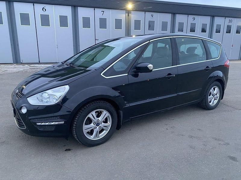 Svart Begagnad 2015 Ford S-MAX Business Edition Minibuss | 89 900 kr (Superpris) - Bild 1/4