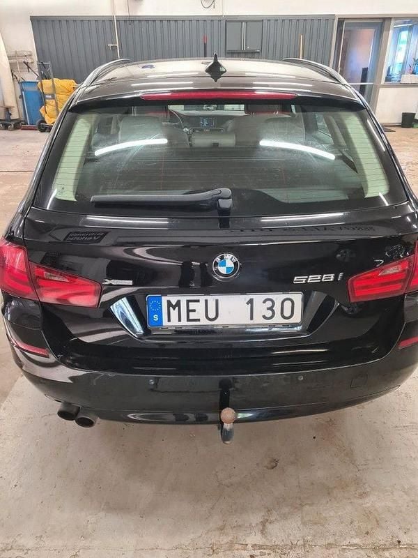 Begagnad BMW 528 245 HK (180 kW) 2011 Svart Kombi