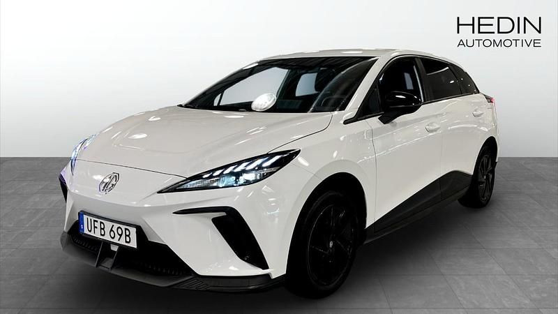 Vit (white) Begagnad 2022 MG MG4 EV Halvkombi | 259 000 kr - Bild 1/4