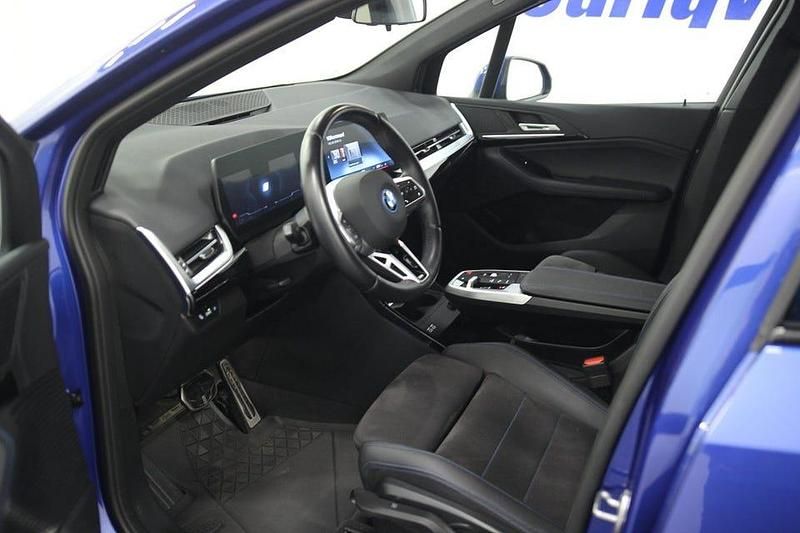 Begagnad BMW 225 Active Tourer M Sport 136 HK (100 kW) 2023 Portimao blå metallic Minibuss