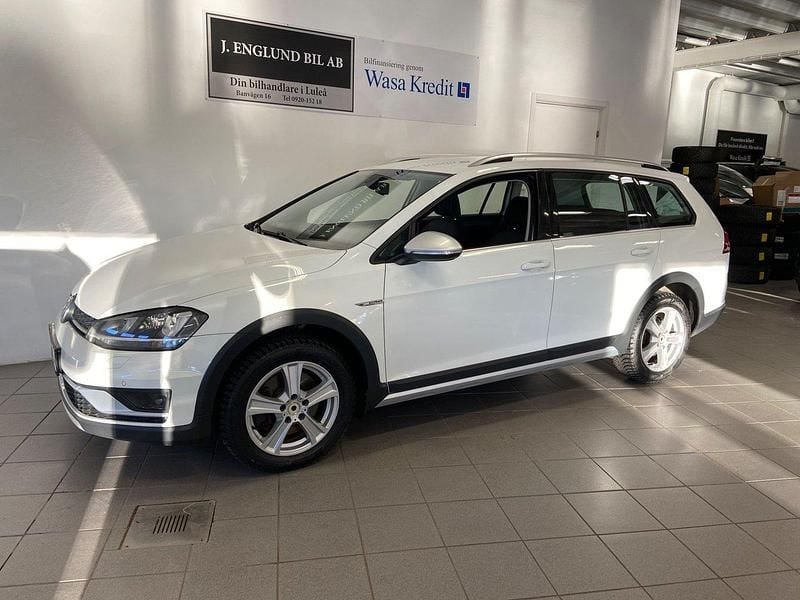 Vit Begagnad 2016 VW Golf Alltrack Kombi | 179 900 kr (Marknadspris) - Bild 1/4