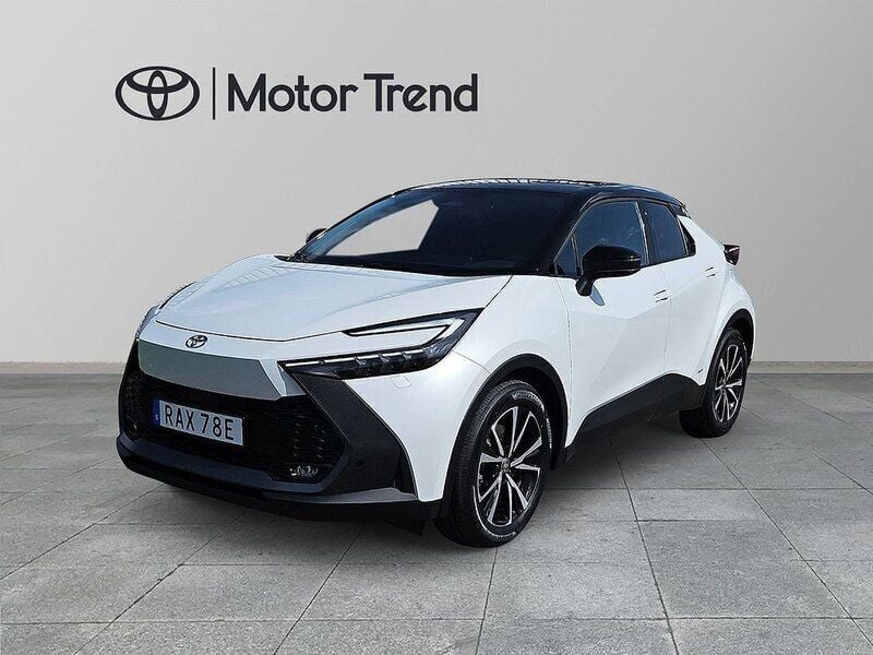 Vit Begagnad 2023 Toyota C-HR Style SUV | 385 500 kr (Bra pris) - Bild 1/3