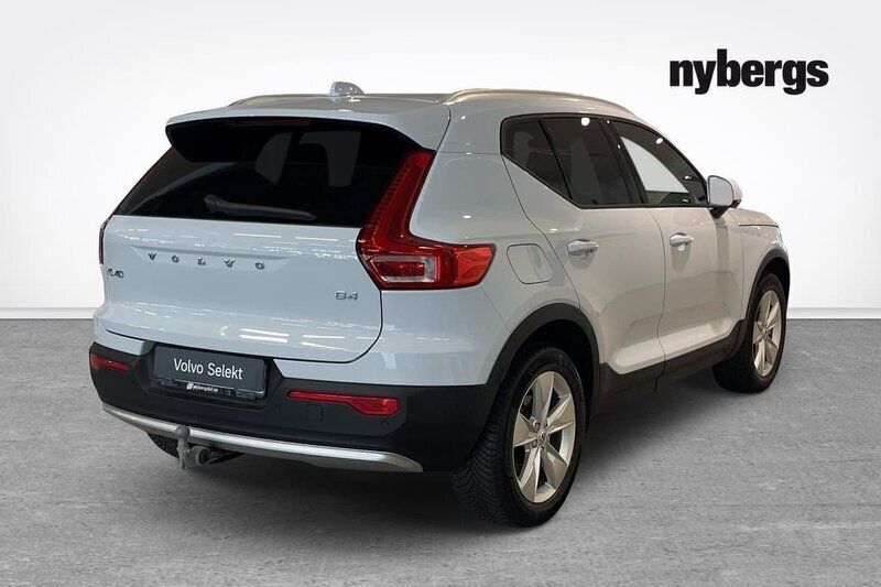 Ljusblå (blå) Begagnad 2024 Volvo XC40 Core SUV | 339 000 kr (Superpris) - Bild 1/1