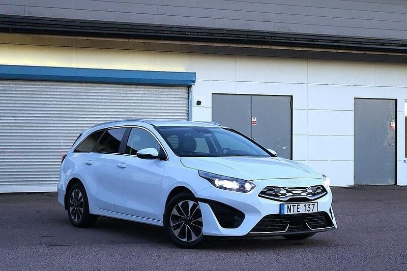 Vit Begagnad 2022 Kia Ceed Sportswagon Kombi | 229 800 kr (Marknadspris) - Bild 1/4