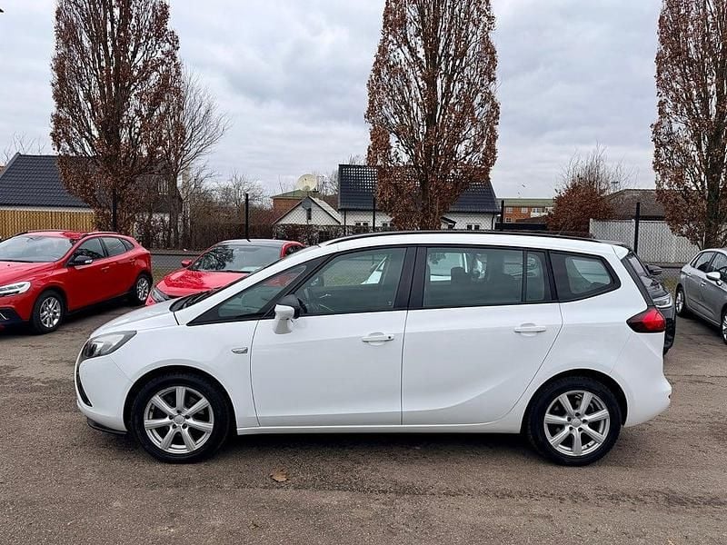 Begagnad Opel Zafira Tourer Enjoy 136 HK (100 kW) 2013 Vit Minibuss