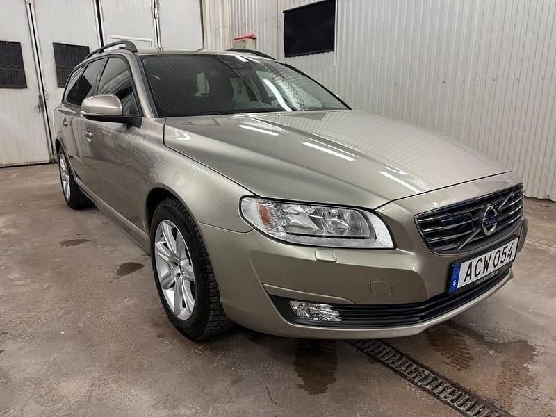 Begagnad Volvo V70 Standard 190 HK (139 kW) 2015 Ljusbrun Kombi