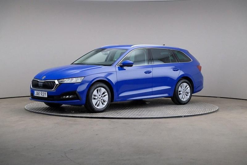 Blå Begagnad 2023 Skoda Octavia Ambition Kombi | 275 000 kr (Marknadspris) - Bild 1/4