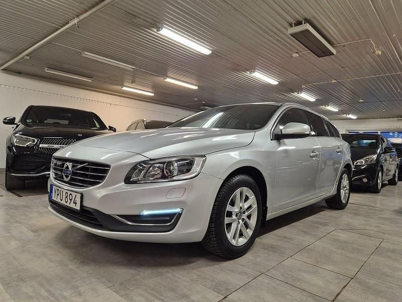 Begagnad Volvo V60 Standard 150 HK (110 kW) 2018 Silver Kombi