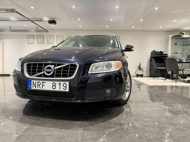 Mörkblå (blå) Begagnad 2011 Volvo V70 Summum Kombi | 59 900 kr (Bra pris) - Bild 1/4