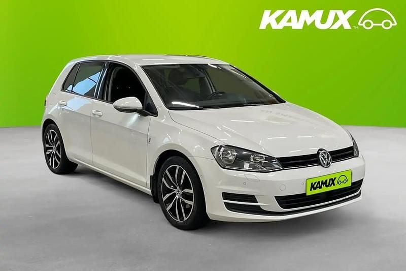 Vit Begagnad 2015 VW Golf VII Halvkombi | 159 800 kr (Lite dyr) - Bild 1/4