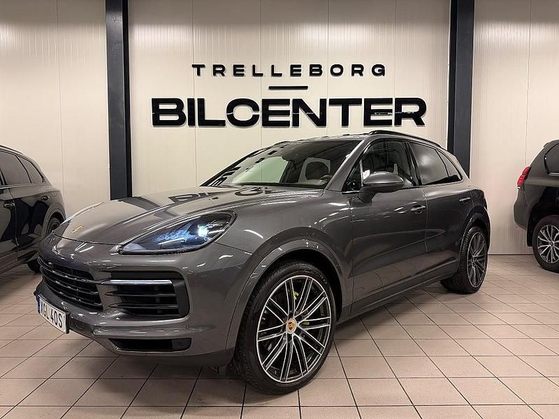 Grå Begagnad 2019 Porsche Cayenne SUV | 679 900 kr (Superpris) - Bild 1/4