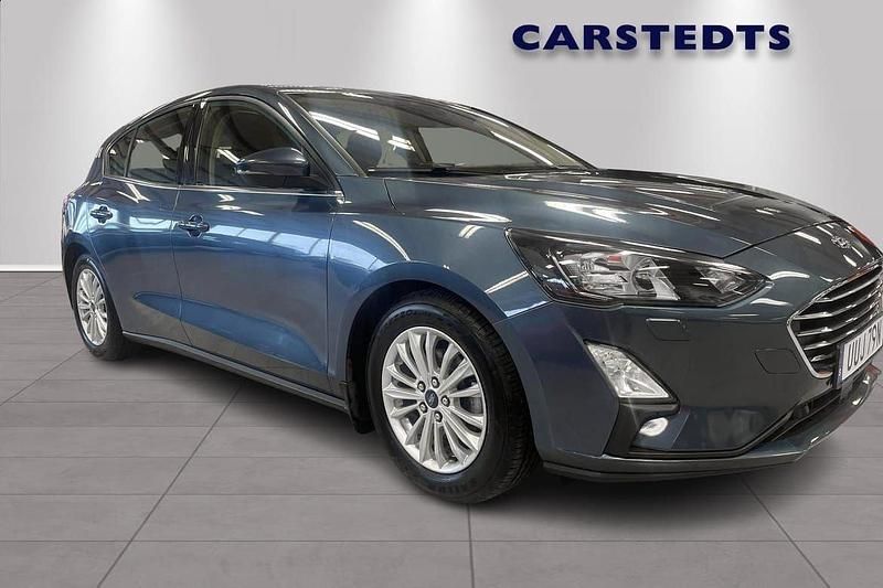 Blå Begagnad 2019 Ford Focus Titanium Halvkombi | 184 900 kr (Dyr) - Bild 1/4