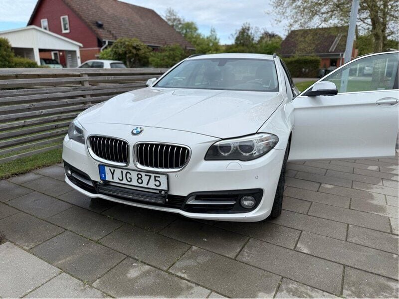 Vit Begagnad 2017 BMW 520 Kombi | 169 000 kr (Superpris) - Bild 1/4