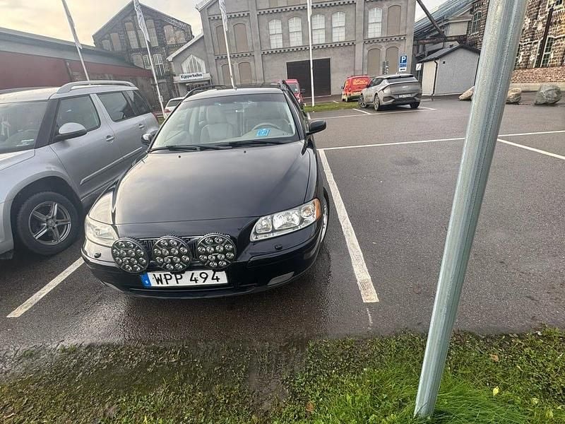 Begagnad 2005 Volvo V70 Kombi | 42 000 kr (Marknadspris) - Bild 1/4