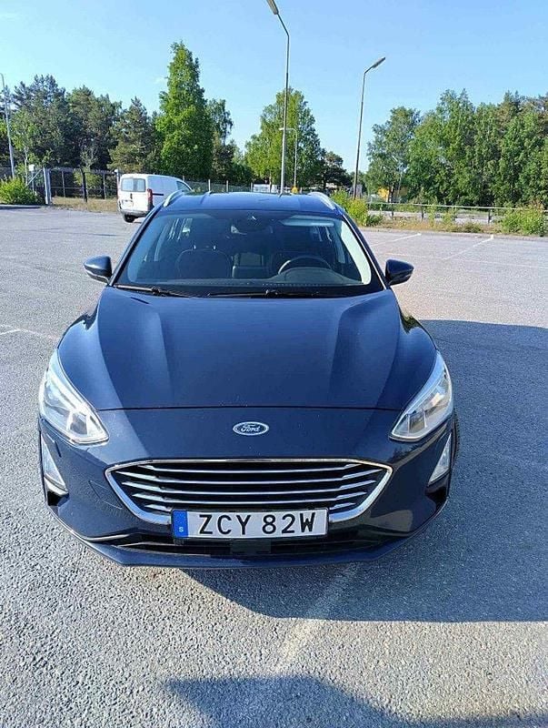 Blå Begagnad 2019 Ford Focus Titanium Kombi | 134 900 kr (Bra pris) - Bild 1/4
