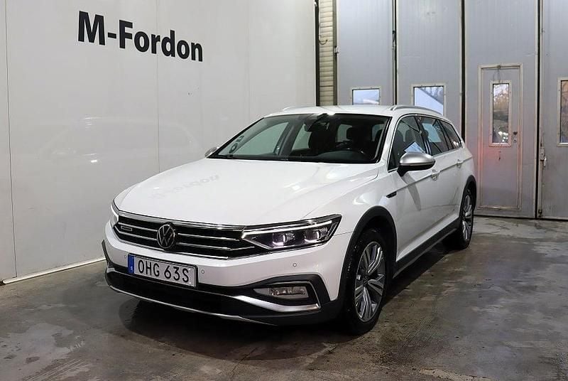 Vit Begagnad 2021 VW Passat Alltrack Kombi | 229 900 kr (Marknadspris) - Bild 1/4