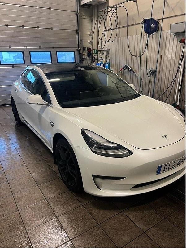 Vit Begagnad 2019 Tesla Model 3 Sedan | 209 000 kr (Lite dyr) - Bild 1/4