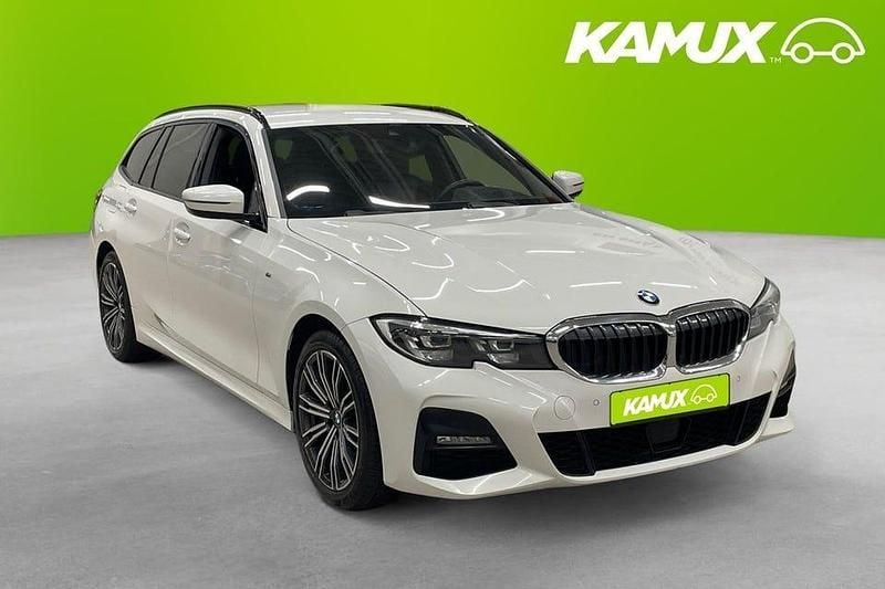 Vit Begagnad 2020 BMW 330 M Sport Kombi | 332 900 kr (Marknadspris) - Bild 1/4