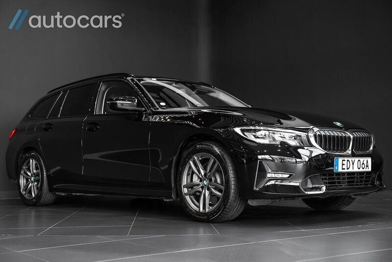 Svart Begagnad 2021 BMW 330e Sport Line Kombi | 312 500 kr (Bra pris) - Bild 1/4