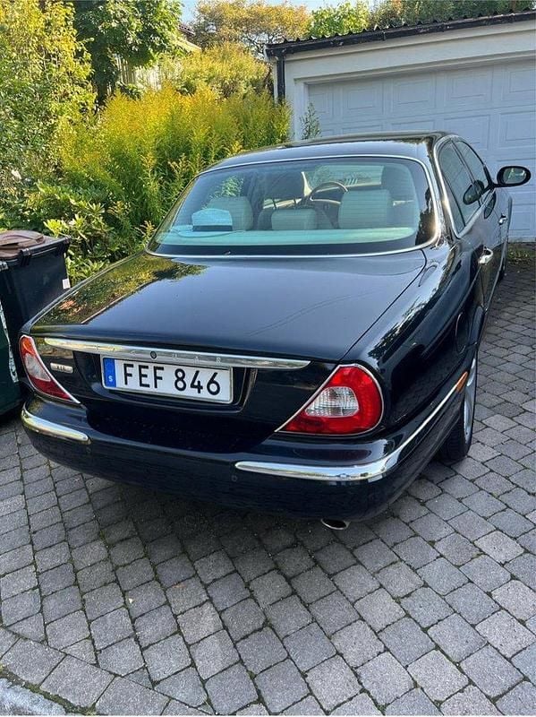 Svart Begagnad 2004 Jaguar XJ Sedan | 90 000 kr (Lite dyr) - Bild 1/4