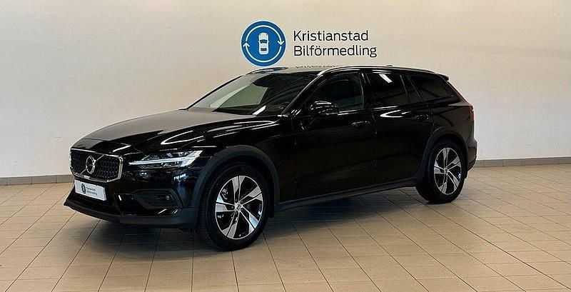Svart Begagnad 2019 Volvo V60 CC Momentum Kombi | 299 900 kr (Lite dyr) - Bild 1/4