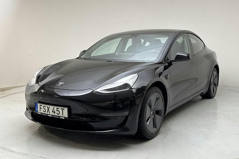 Svart Begagnad 2021 Tesla Model 3 Sedan | 289 000 kr (Marknadspris) - Bild 1/4