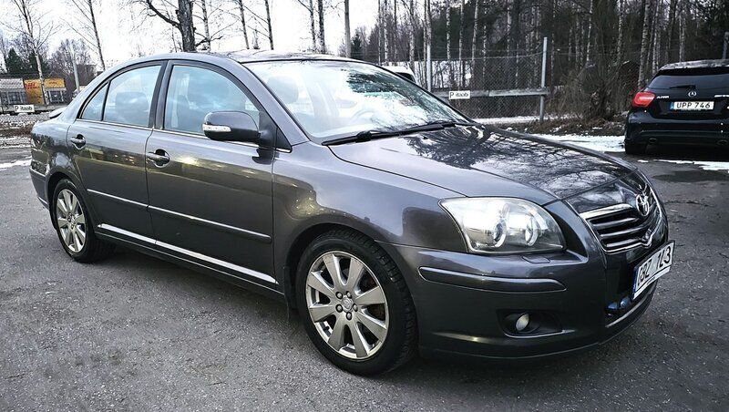 Grå Begagnad 2008 Toyota Avensis Sedan | 49 900 kr (Marknadspris) - Bild 1/4