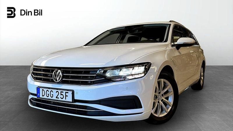 Vit (pure white) Begagnad 2019 VW Passat Kombi | 214 900 kr (Marknadspris) - Bild 1/4