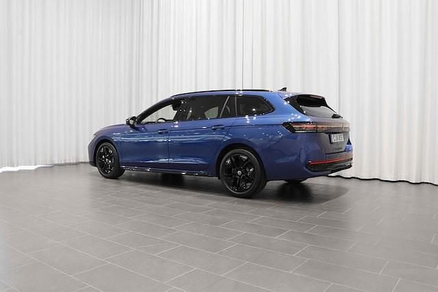 Ny VW Passat R-line 194 HK (142 kW) 2025 Blå (reef blue metallic) Kombi