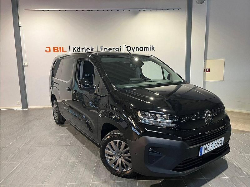 Svart (svart perla nera) Ny 2025 Citroën Berlingo Business Class Minibuss | 369 875 kr (Marknadspris) - Bild 1/4