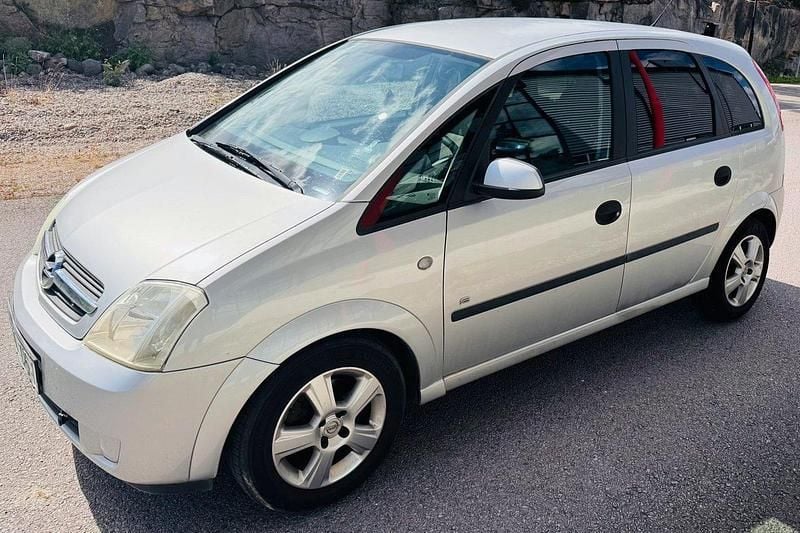 Grå Begagnad 2005 Opel Meriva Minibuss | 14 900 kr (Superpris) - Bild 1/4