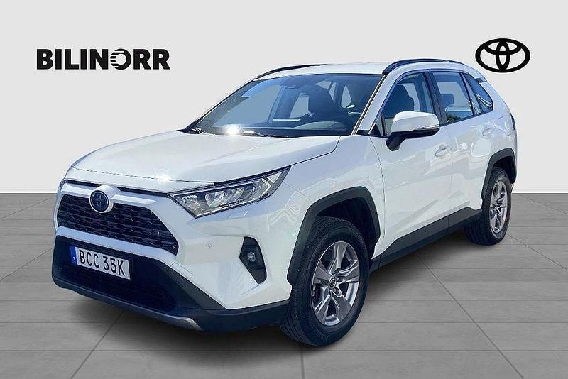 Vit Begagnad 2022 Toyota RAV4 Hybrid SUV | 359 900 kr (Bra pris) - Bild 1/4