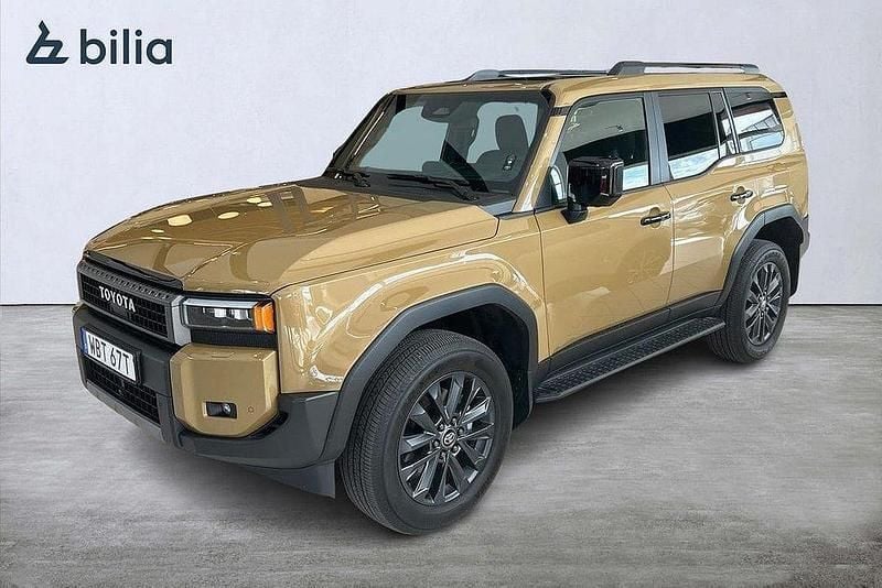 Gul Ny 2024 Toyota Land Cruiser Executive SUV | 1 050 000 kr (Dyr) - Bild 1/3
