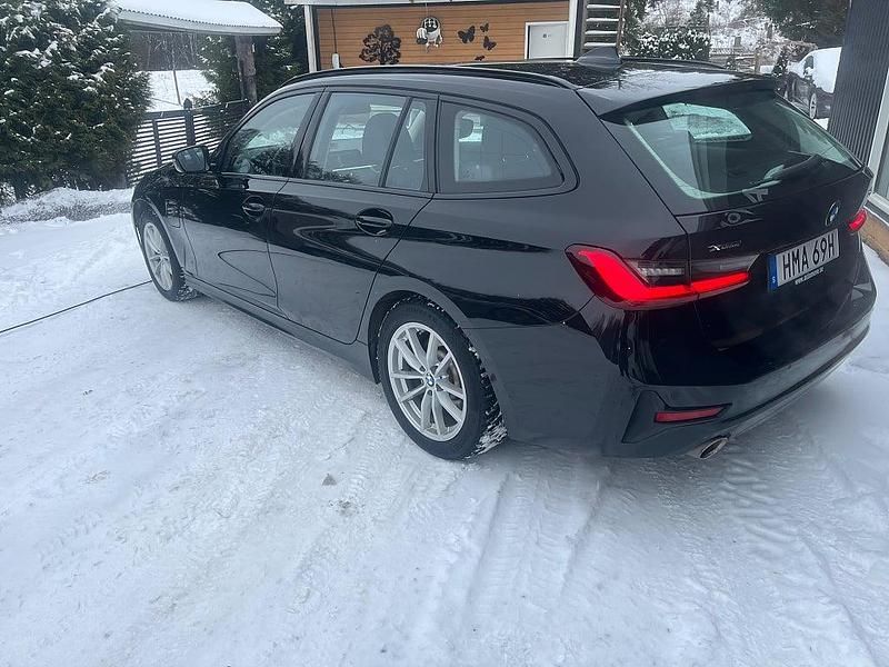 Begagnad BMW 330e 184 HK (135 kW) 2020 Svart Kombi