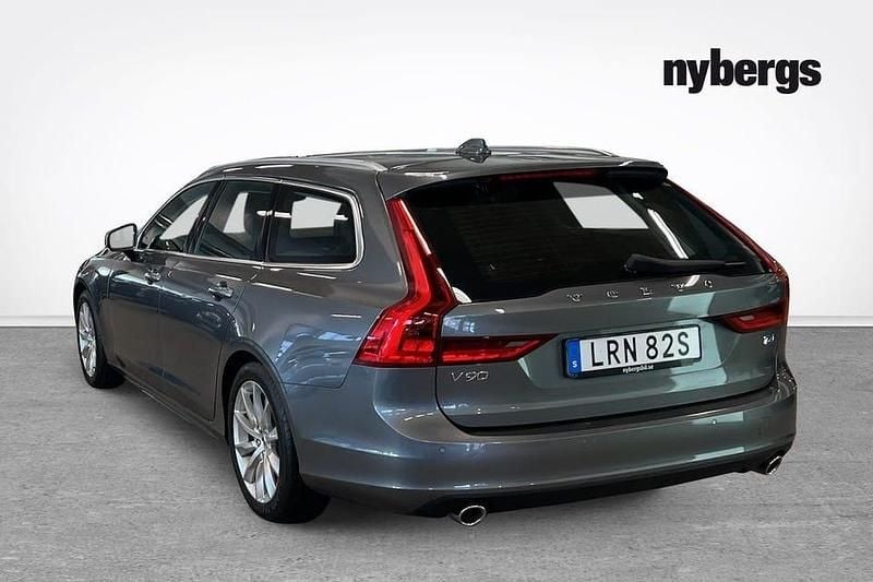 Begagnad Volvo V90 Momentum 192 HK (141 kW) 2019 Grå Kombi
