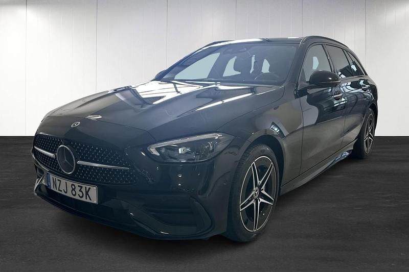 Svart (black) Begagnad 2022 Mercedes C300e AMG line Kombi | 459 500 kr (Marknadspris) - Bild 1/4