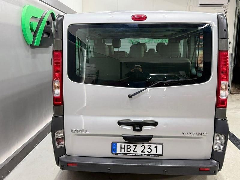 Begagnad Opel Vivaro 117 HK (86 kW) 2008 Grå Minibuss